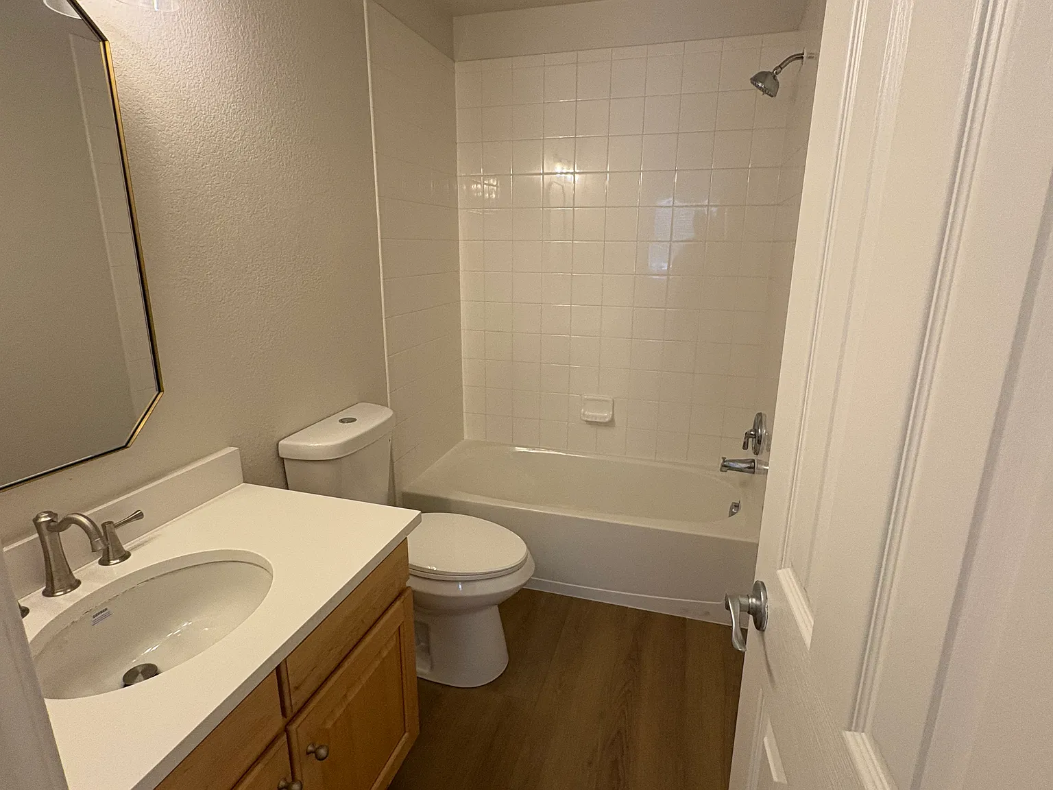 2 bed, 1870 sqft, $2,415 — Photo 4