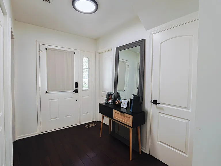 1049 Talbots Ln — Photo 4