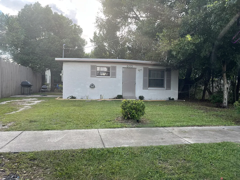 603 Bay Ave