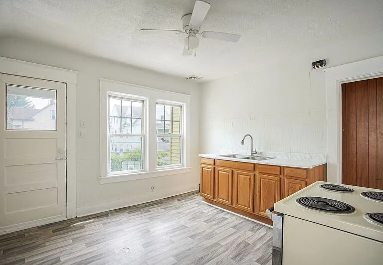 25-27 Virginia St #27 — Photo 5