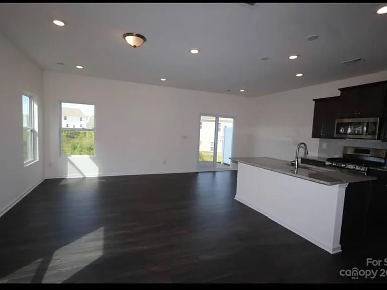 2823 Trinity St — Photo 2
