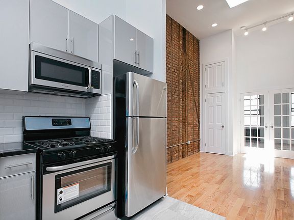 2nd image of 160 Wyckoff Ave APT 2R