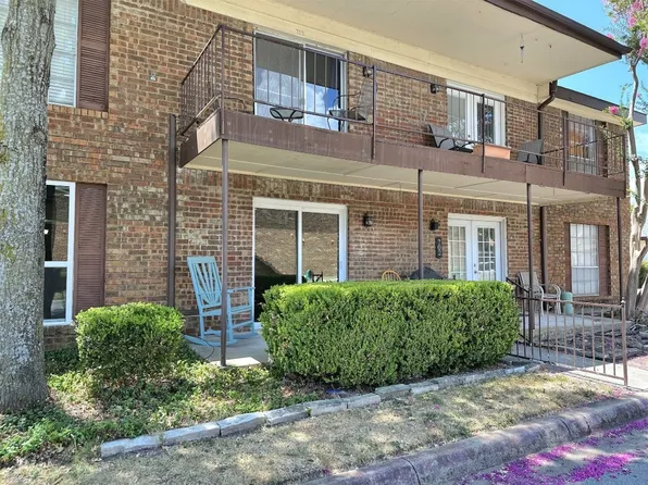 4026 Ridglea Country Club Dr APT 704, Benbrook, TX 76126