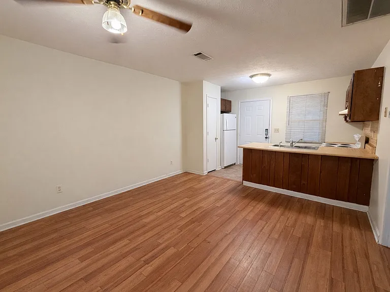 1170 Miller St #1 — Photo 7
