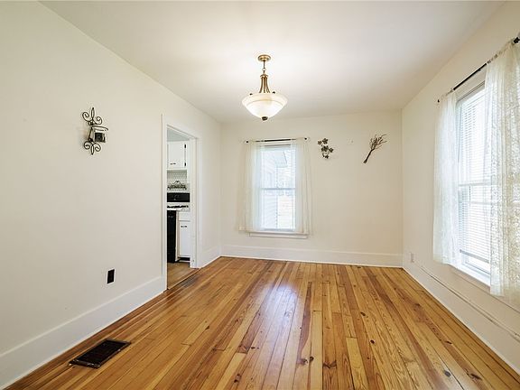 4th image of 103 Jefferson St