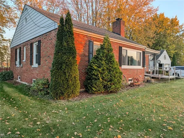 1049 S Thoman St, Crestline, OH 44827