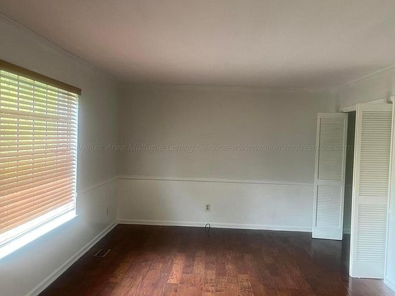 3rd image of 205 Forest Ln