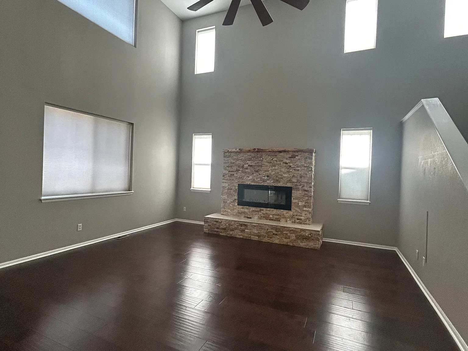 5 bed, 3650 sqft, $3,200 — Photo 4