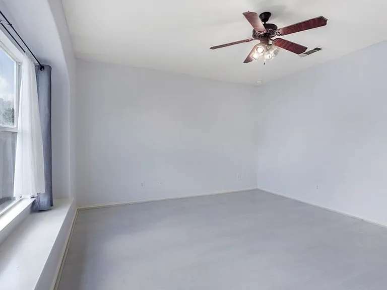 933 Bens Dr — Photo 10