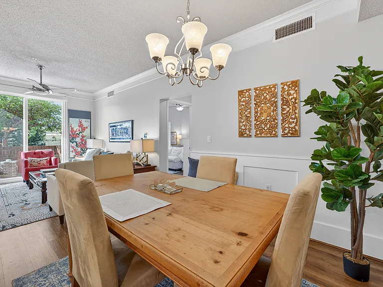 2080 Shamrock Dr — Photo 7