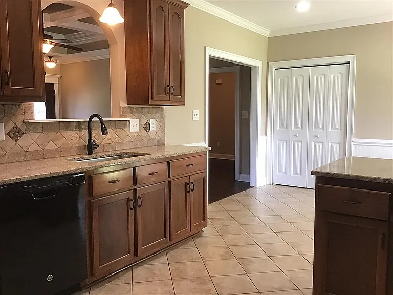 312 Loneoak Trl — Photo 13