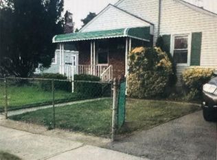 22 Gordon Ave, Westbury, NY 11590