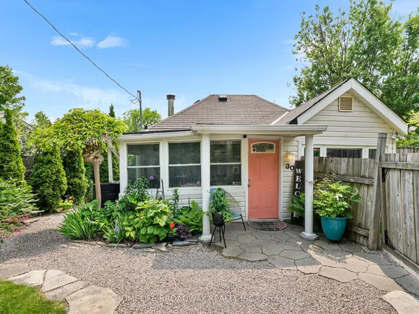 30 Parkhill Dr, Whitchurch Stouffville, ON L4A 2G1
