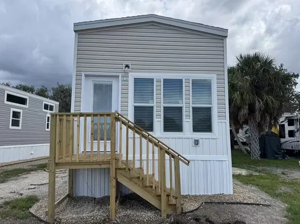 2706 Dancing Mullet Dr, Ruskin, FL 33570