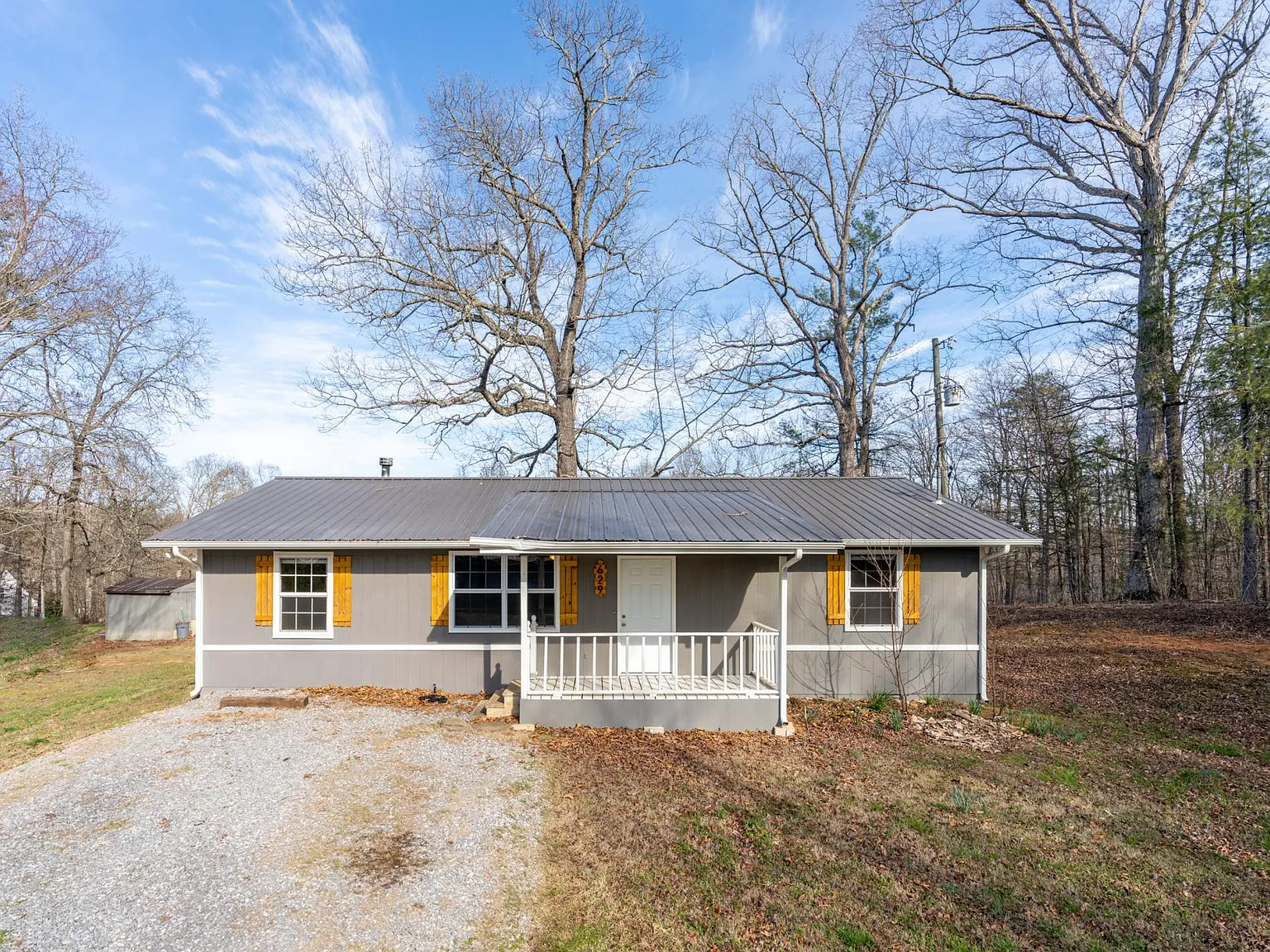 629 Ed Davis Rd — Photo 2