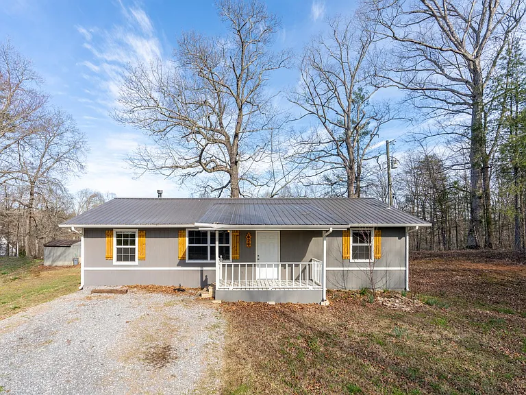 629 Ed Davis Rd — Photo 2
