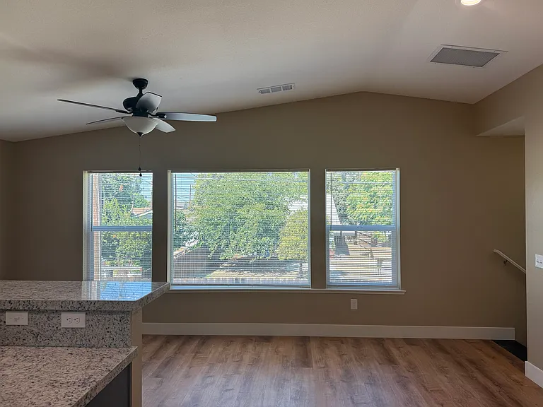 1237 Lyons Ave — Photo 6