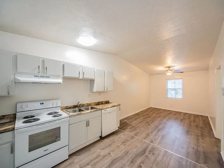 122 Limerick Dr — Photo 3