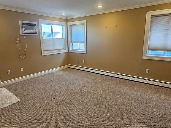 2nd image of 558 Lincoln Blvd