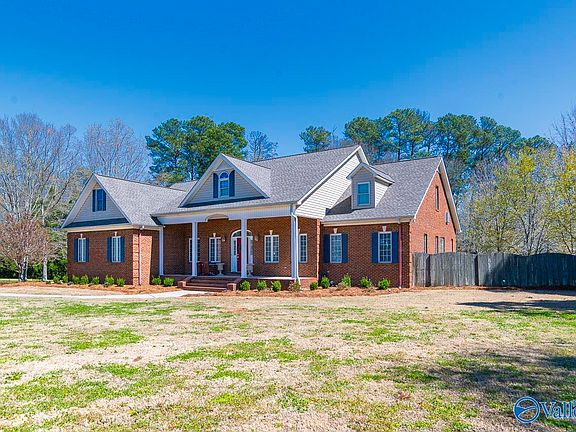2nd image of 1102 Vines Dr NE