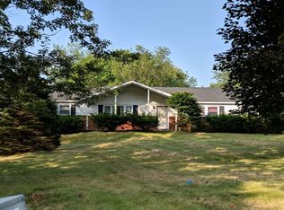 13 Walden Gln, Ballston Lake, NY 12019