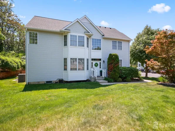 28 Sandhill Ct, Jamesburg, NJ 08831