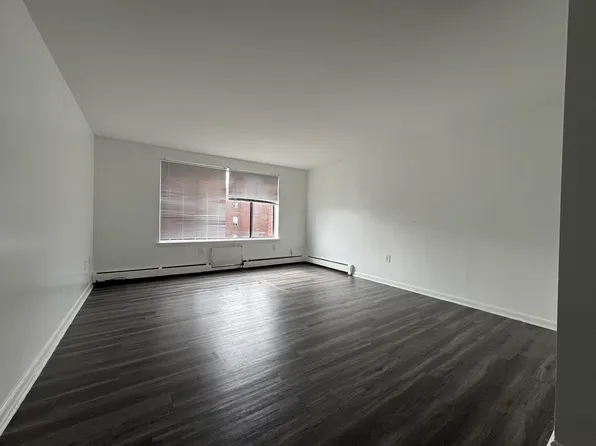 100-210 Benton St, Hartford, CT