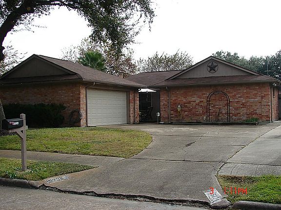  double car garage with automatic opener