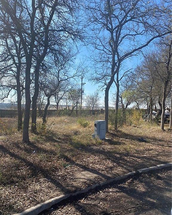 1st image of 126 S Mockingbird Cir