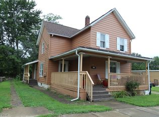 426-426 1/2 4th St NW, Barberton, OH 44203