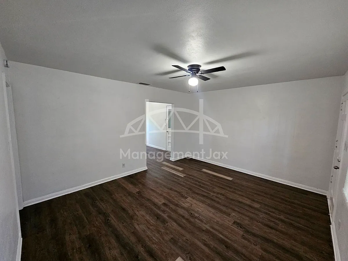 Building Photo - 1010 Edgewood Ave W