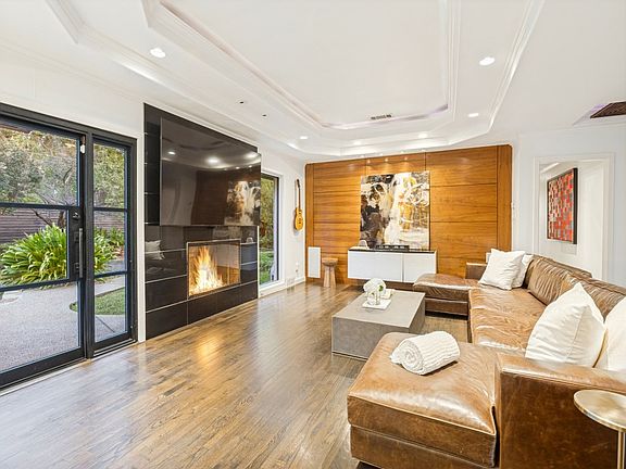 3rd image of 10314 Sherbrook Ln