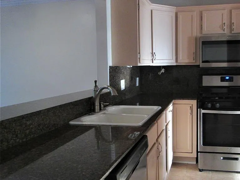 1514 Zora St — Photo 10