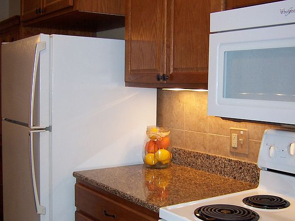 4th image of 4401 Parklawn Ave APT 105