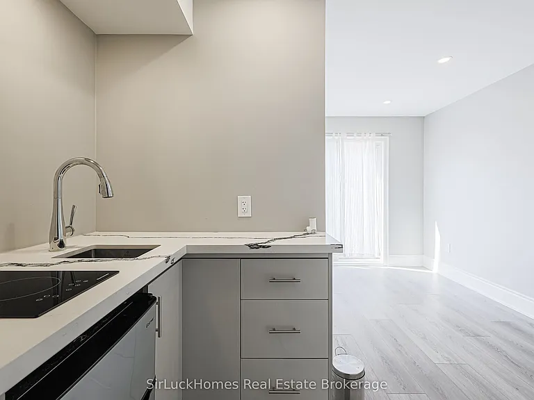 250 Richvale Dr S #22 — Photo 3