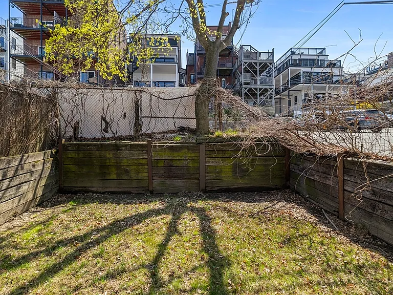 419 E 3rd St #1 — Photo 9