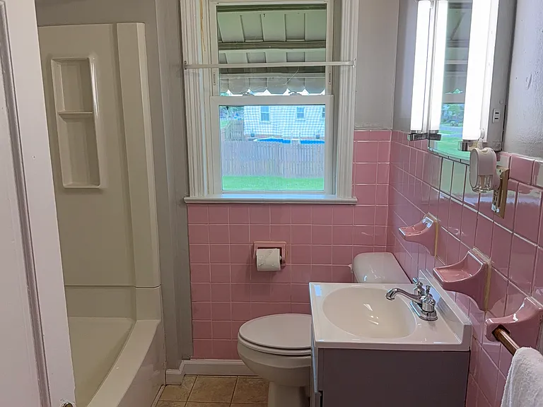 628 Rosewood Ave — Photo 3