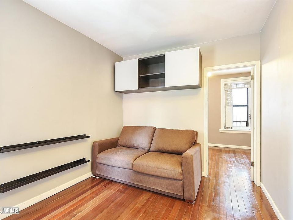 2nd image of 514 W 50th St APT 4RE