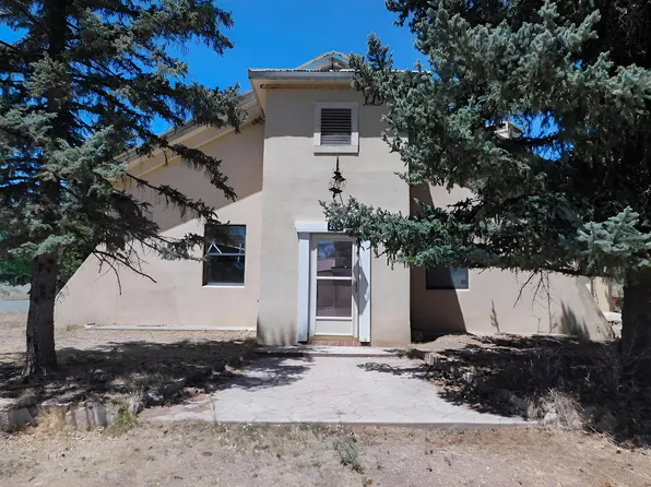 208 S White Oaks Ave, Capitan, NM 88316