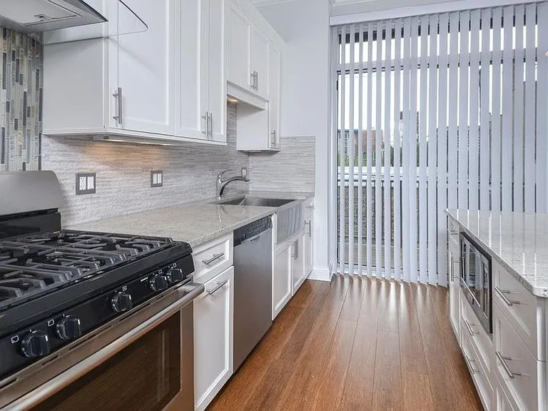 19 N Aberdeen St #307 — Photo 5