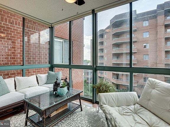 4th image of 1050 N Taylor St #1608
