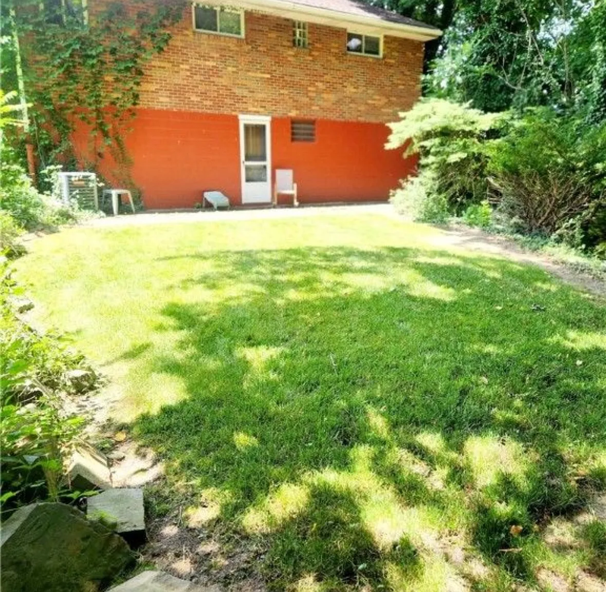 3 bed, 925 sqft, $1,700 — Photo 1