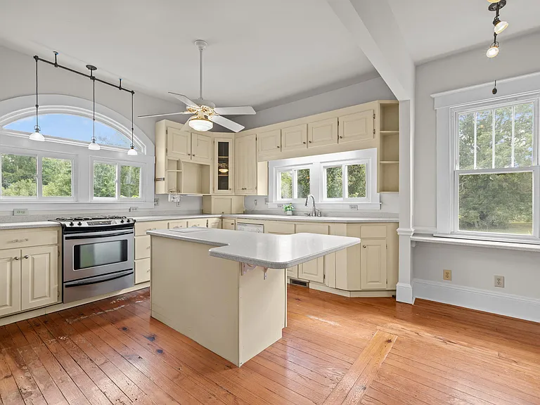 504 Parks Village Rd — Photo 16