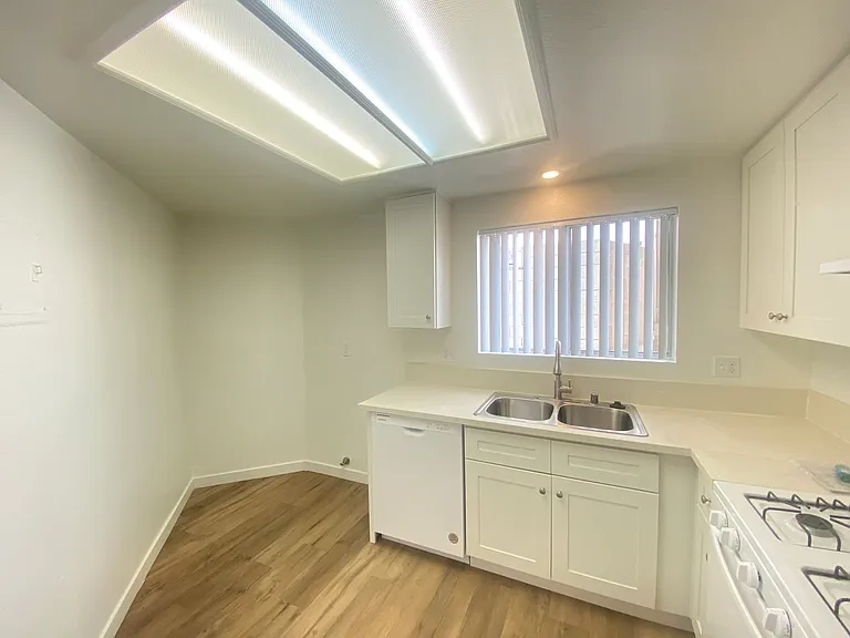 French Park Apartments — Photo 19