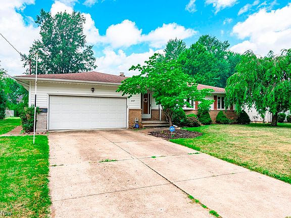3rd image of 447 Stafford Dr