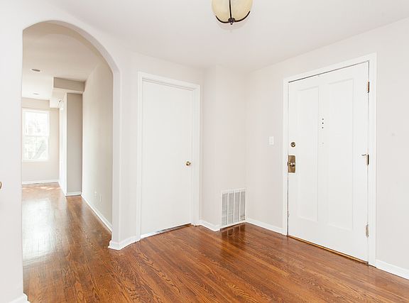 3rd image of 3220 W Eastwood Ave #2