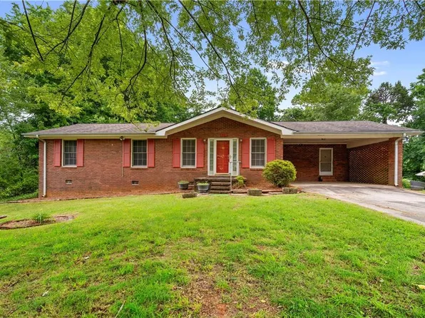 54 Ridgewood Dr, Cleveland, GA 30528
