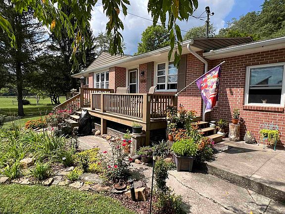 3rd image of 19 Deer View Dr