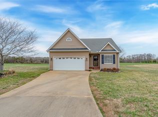 393 Smithview Dr, Chesnee, SC 29323
