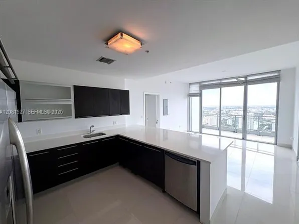 90 SW 3rd St, Miami, FL